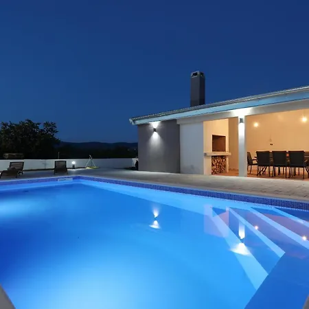 Fjaka With Swimming Pool * Pridraga