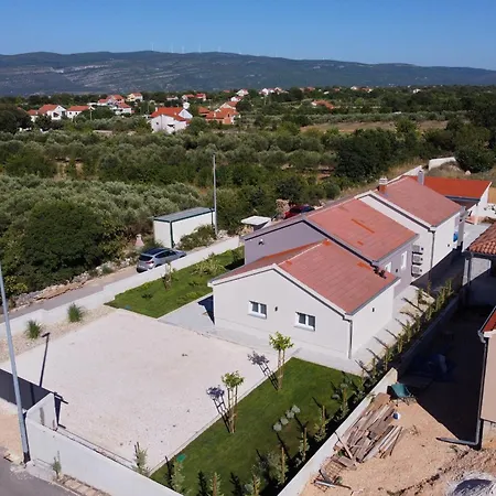 Fjaka With Swimming Pool Pridraga