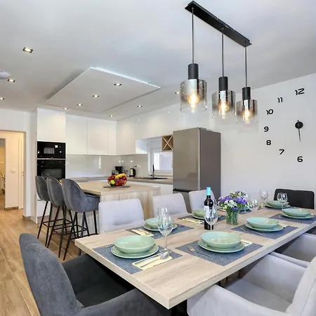 Fjaka With Swimming Pool 펜션 *