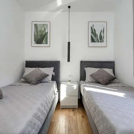 Fjaka With Swimming Pool *