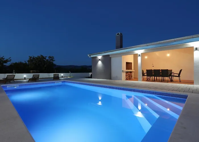 Fjaka With Swimming Pool * Pridraga