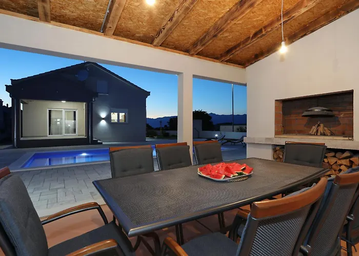 Fjaka With Swimming Pool Pridraga
