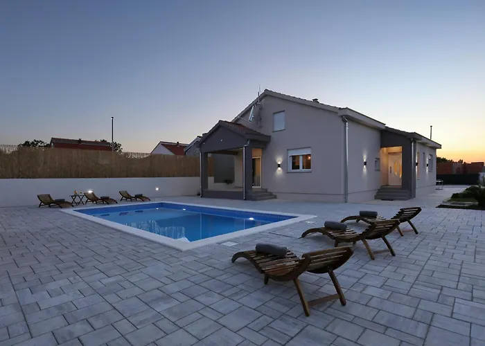 Semesterbostad Fjaka With Swimming Pool *