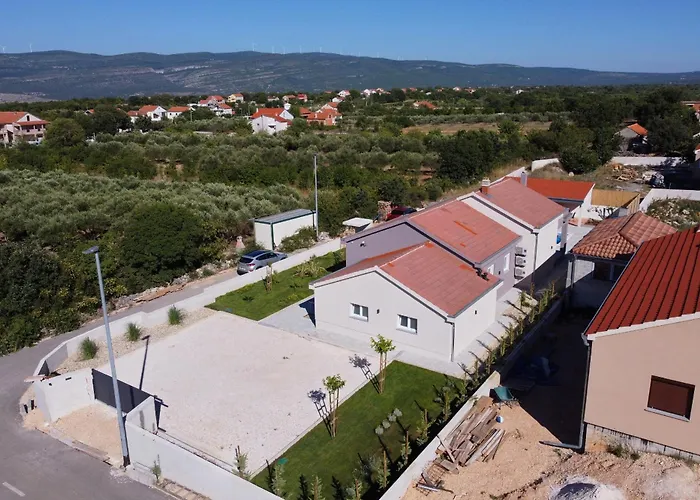 Fjaka With Swimming Pool Pridraga