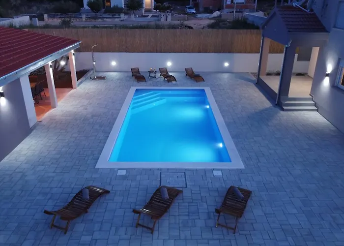 Fjaka With Swimming Pool Pridraga