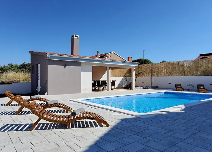 Fjaka With Swimming Pool
