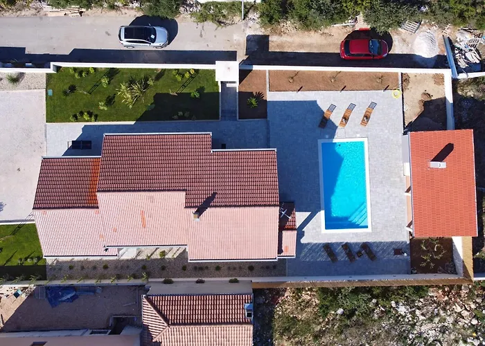 Fjaka With Swimming Pool *