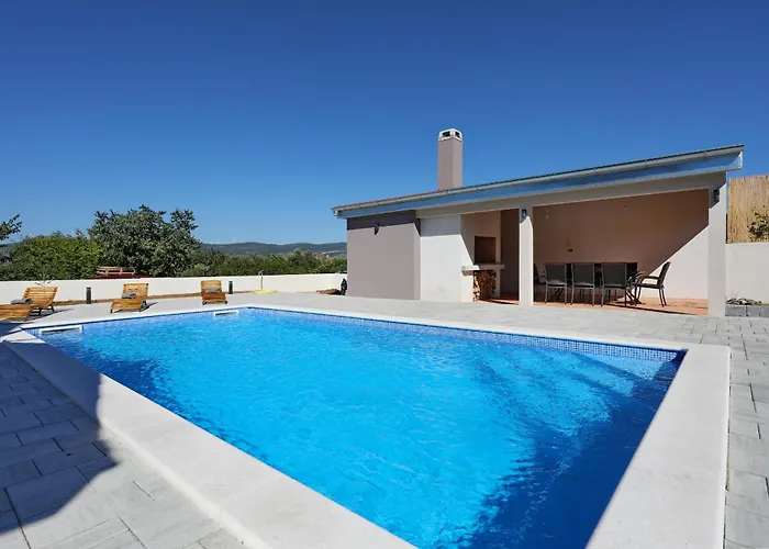 Fjaka With Swimming Pool