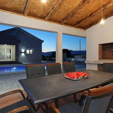 Fjaka With Swimming Pool Pridraga