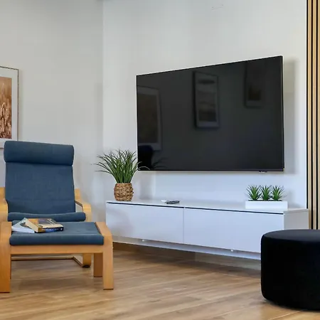 Fjaka With Swimming Pool Ferienhaus *