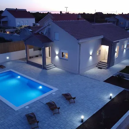 Fjaka With Swimming Pool *