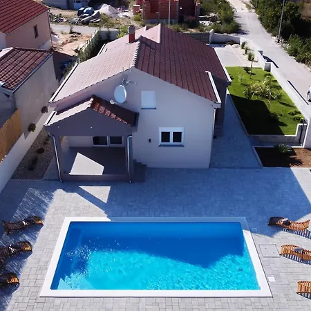 Fjaka With Swimming Pool Pridraga