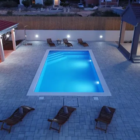Fjaka With Swimming Pool Pridraga