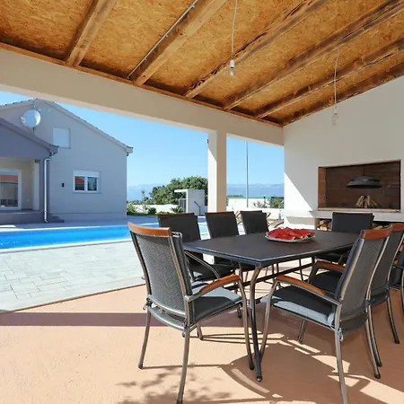 Fjaka With Swimming Pool *