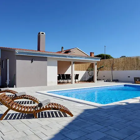 Fjaka With Swimming Pool