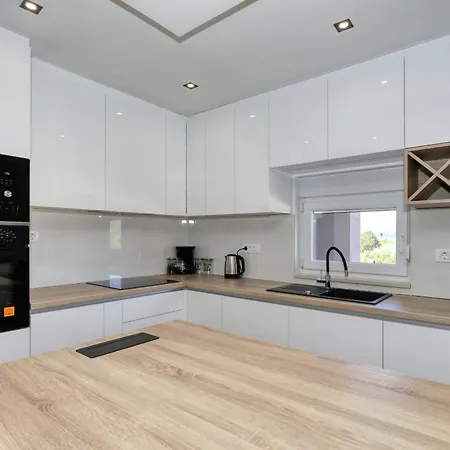 Fjaka With Swimming Pool Pridraga