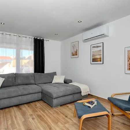 Holiday home Fjaka With Swimming Pool Pridraga