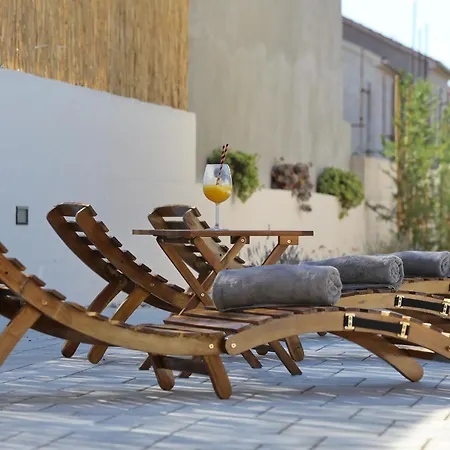 Fjaka With Swimming Pool Ferienhaus *