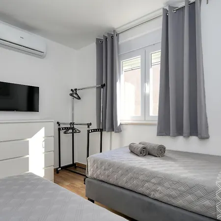 Fjaka With Swimming Pool Pridraga