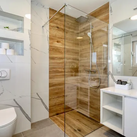 Fjaka With Swimming Pool Ferienhaus *