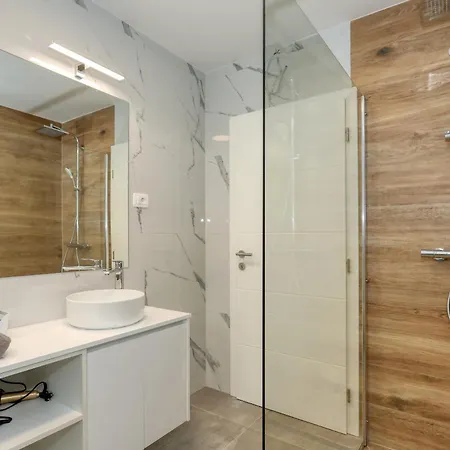 Fjaka With Swimming Pool Ferienhaus Pridraga