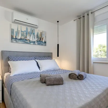 Fjaka With Swimming Pool Ferienhaus *