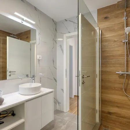 Fjaka With Swimming Pool * Pridraga