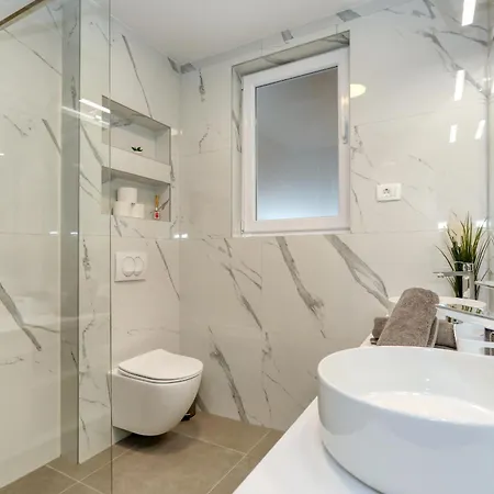 Ferienhaus Fjaka With Swimming Pool Pridraga