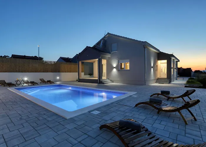 Fjaka With Swimming Pool Pridraga