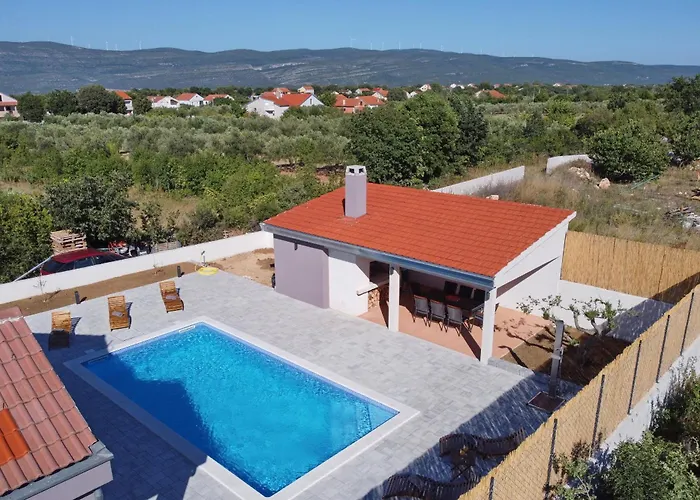 Fjaka With Swimming Pool *