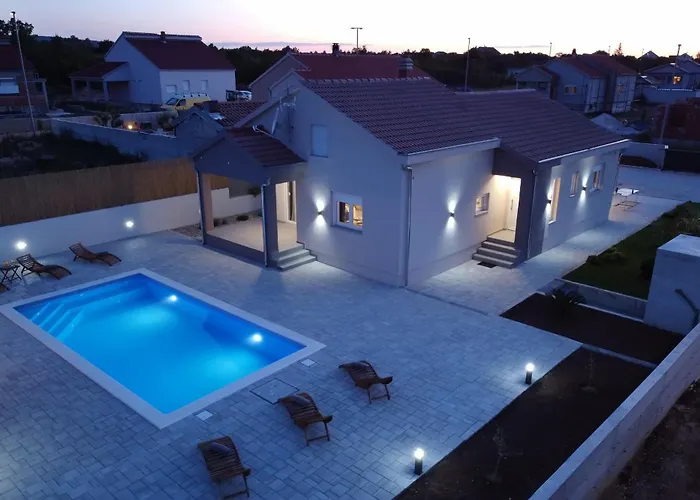 Fjaka With Swimming Pool *