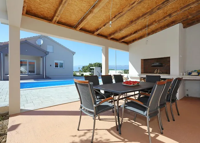 Fjaka With Swimming Pool *