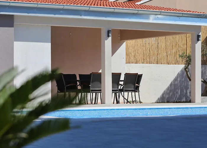Fjaka With Swimming Pool *